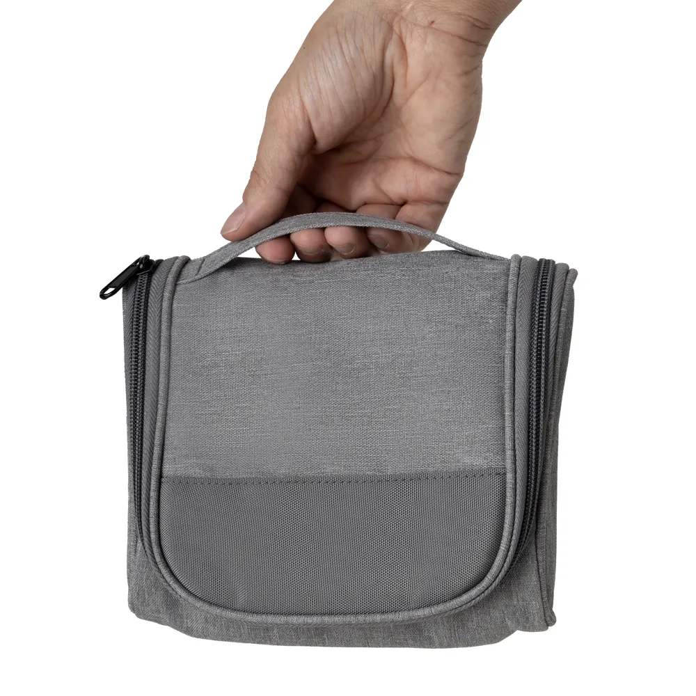 TÜRABI. Necessaire em poliéster 300D (18x16x6cm)