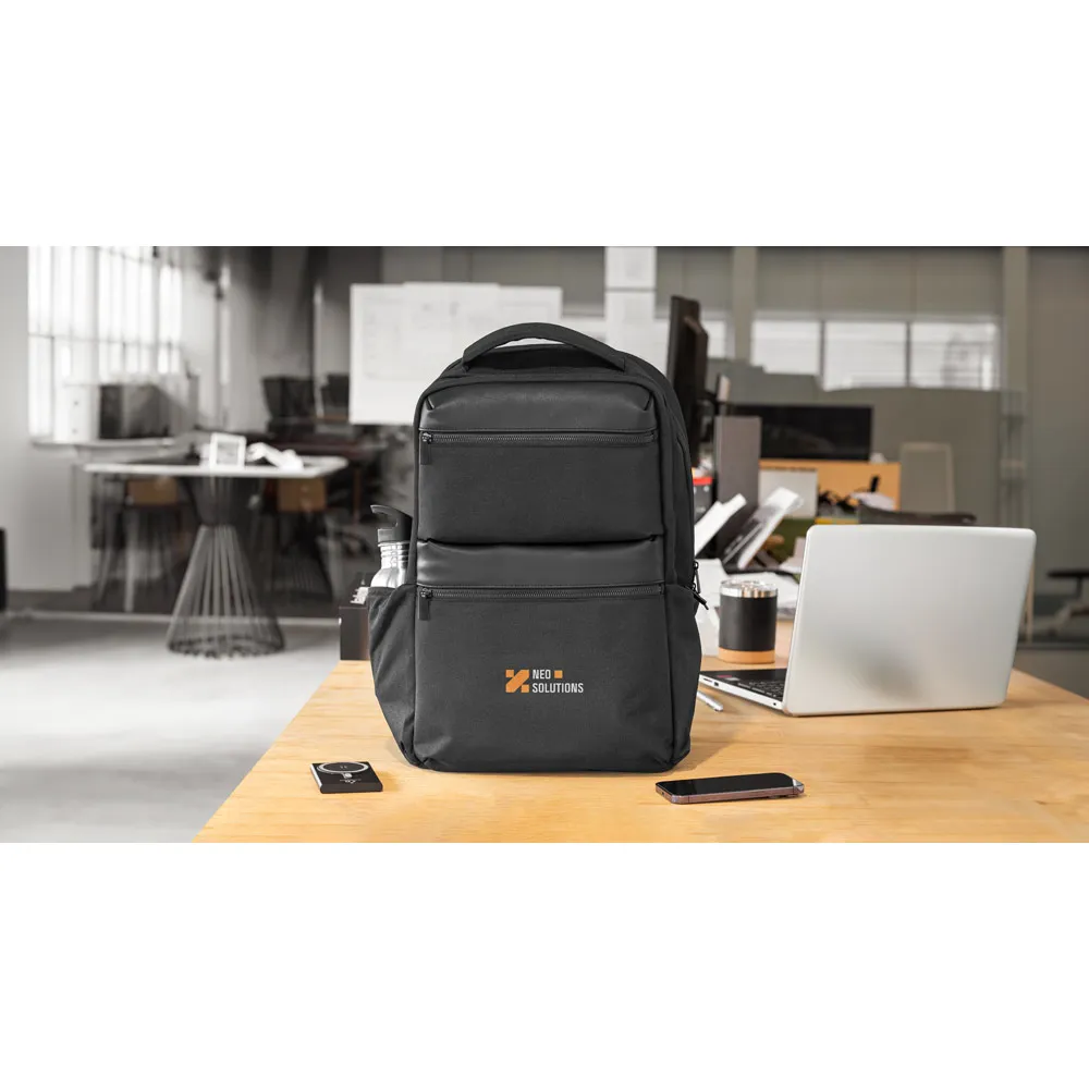 COPENHAGEN. Mochila em twill reciclado resistente à água com dois bolsos frontais de grande dimensão (17'3")