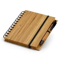 DICKENS A5. Caderno A5 em bambu com folhas pautadas recicladas
