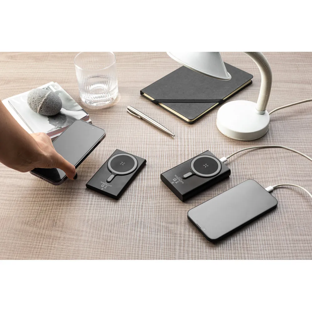 WRIGHT 5. Bateria portátil magnética com carregamento super-rápido em alumínio reciclado e ABS reciclado (5'000 mAh)